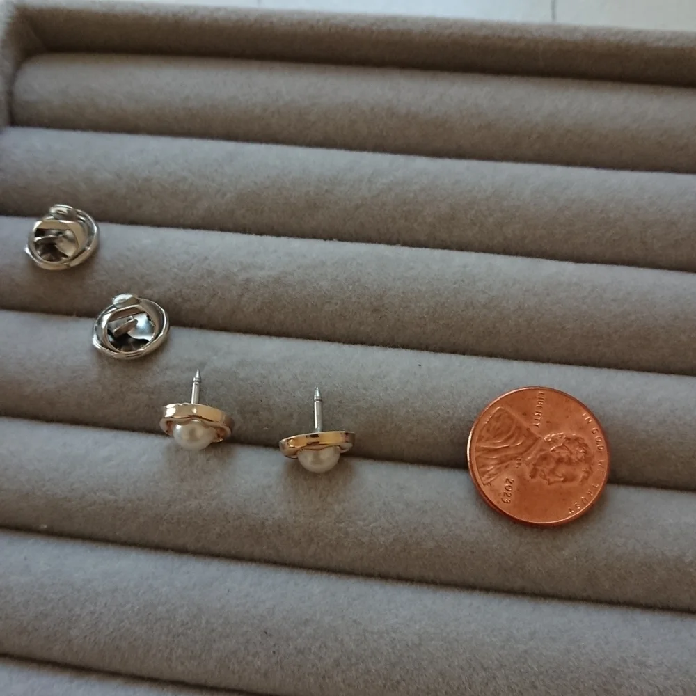 Faux pearl brooch/pins